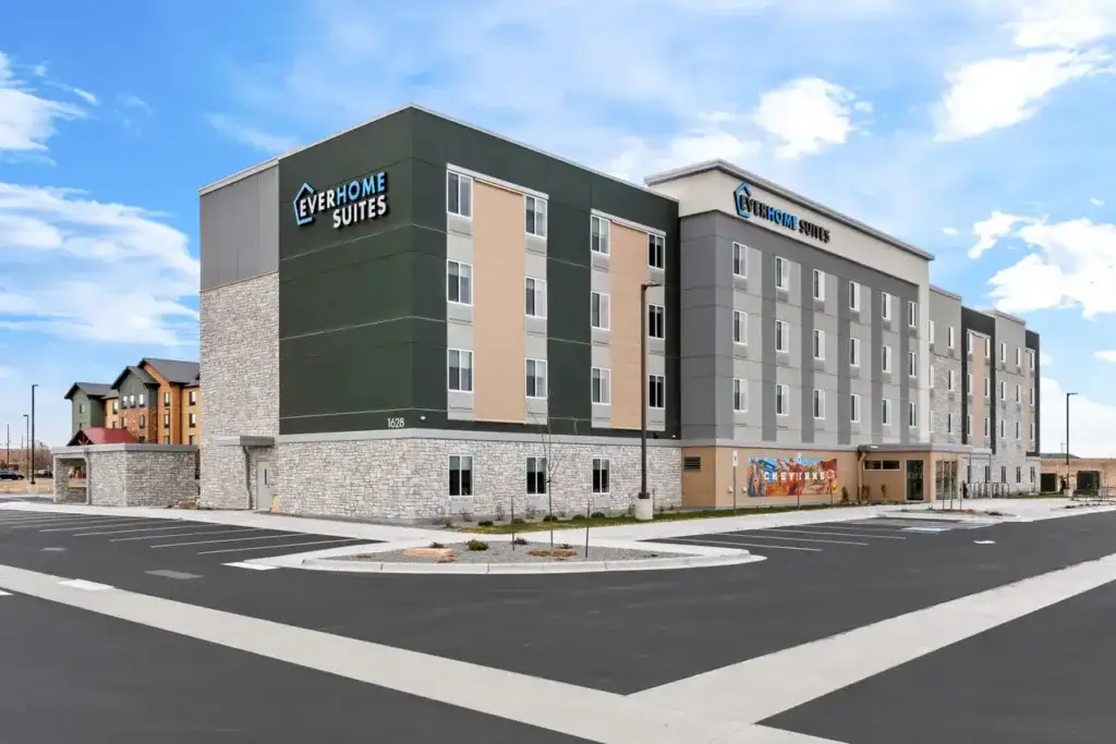 Everhome Suites